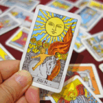 馬賽塔羅牌 (Tarot de Marseille) 牌陣_牌面為星星 (XVII)、月亮 (XVIII) 和太陽 (XVIIII)