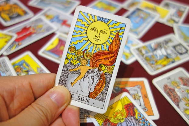 馬賽塔羅牌 (Tarot de Marseille) 牌陣_牌面為星星 (XVII)、月亮 (XVIII) 和太陽 (XVIIII)