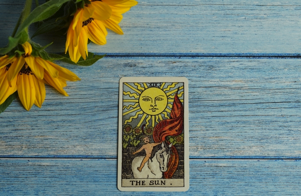 身心靈意象_向日葵與太陽塔羅牌_代表希望與正能量